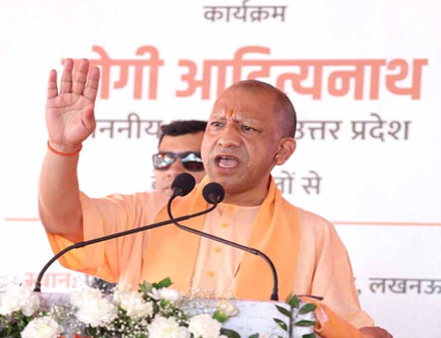 CM योगी का तंज: योजनाएं हड़पने वाले वंदे मातरम तक नहीं बोलते