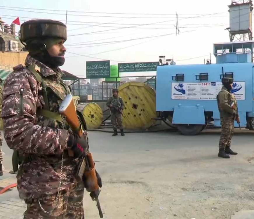 दिल्ली धमाके के बाद कश्मीर में बड़ी कार्रवाई: डॉ. उमर नेटवर्क से जुड़े 6 दबोचे