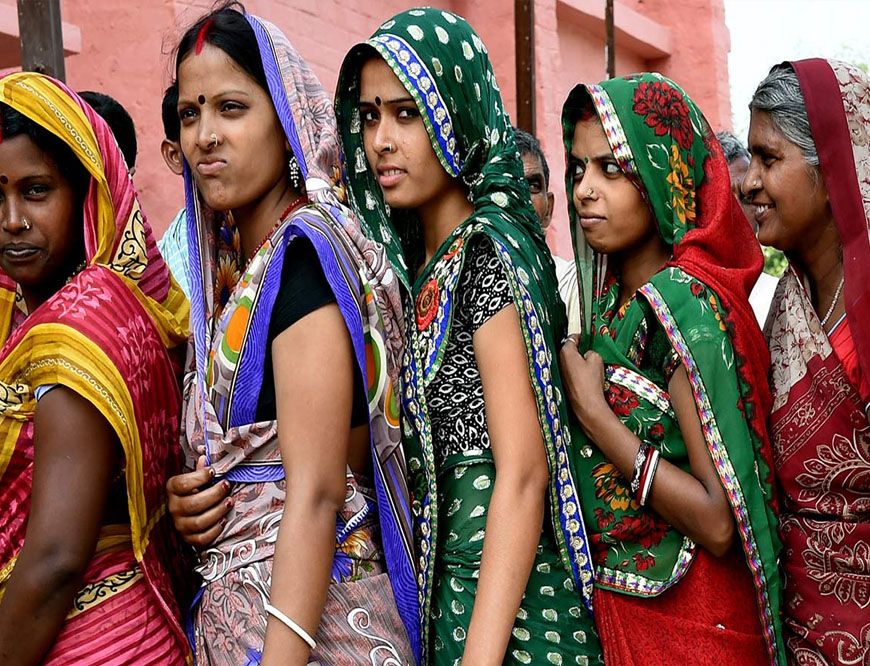 बिहार विधानसभा 2025: महिलाओं ने बनाया रिकॉर्ड, पुरुष वोटिंग को पीछे छोड़ा — एग्जिट पोल में गेमचेंजर बनेंगी महिलाएं?