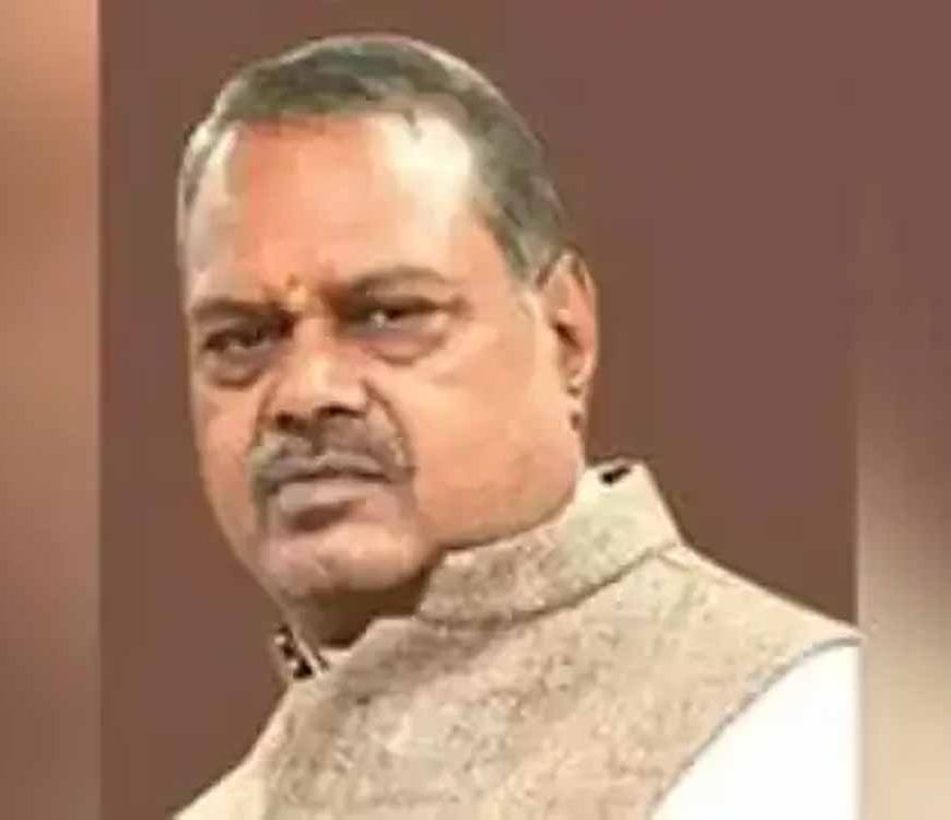 दिव्यांगजन की मोट्रेट साइकल रिपेयरिंग व्यवस्था जिलास्तर पर करें : मंत्री कुशवाह