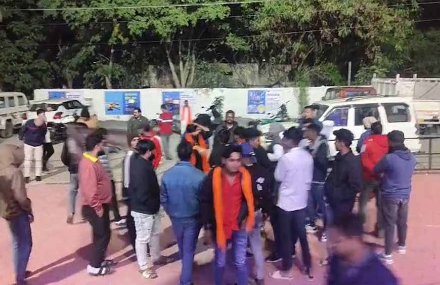 न्यायधानी में धर्मांतरण की आशंका: आवास में प्रार्थना सभा कर रहा SECL कर्मचारी हिरासत में