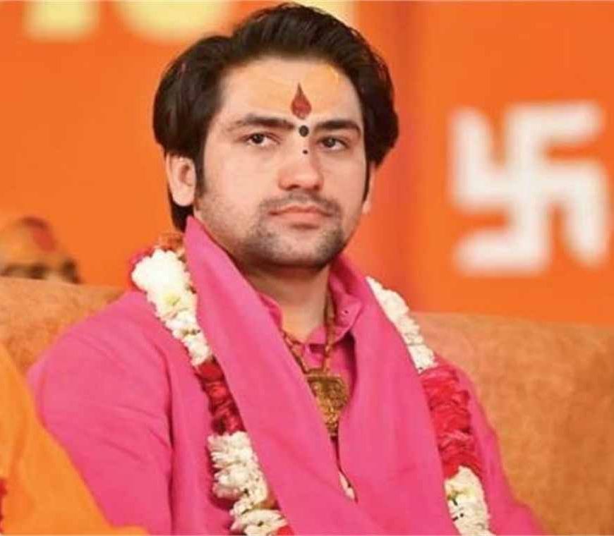 धीरेंद्र शास्त्री की बिगड़ी तबीयत, कल भी था 100 डिग्री बुखार