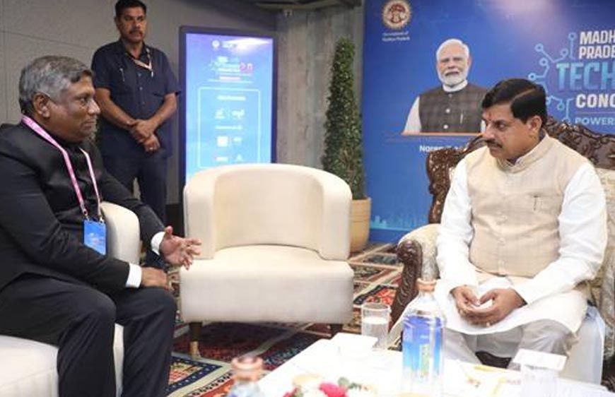मुख्यमंत्री डॉ. यादव ने एमपी टेक ग्रोथ कॉन्क्लेव 2.0 में विभिन्न कंपनियों के प्रतिनिधियों से की वन-टू-वन चर्चा