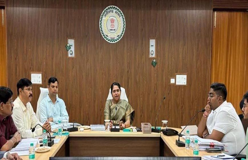 रायपुर : आबकारी विभाग की समीक्षा बैठक में अधिकारियों को राजस्व लक्ष्य प्राप्ति के निर्देश