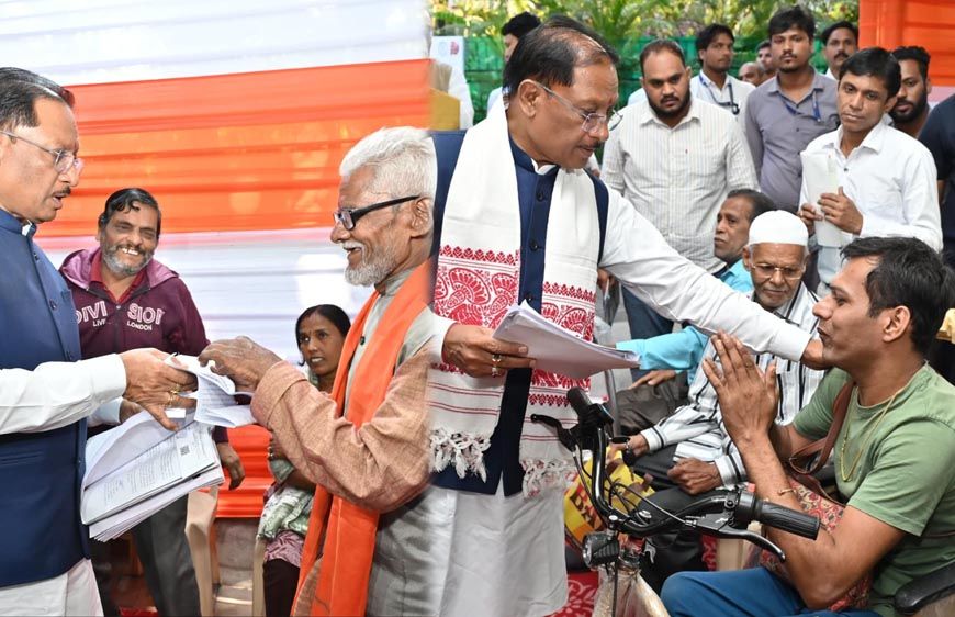 रायपुर : जनदर्शन : मुख्यमंत्री विष्णु देव साय ने आमजन की समस्याएँ सुनीं, मौके पर दिए त्वरित समाधान