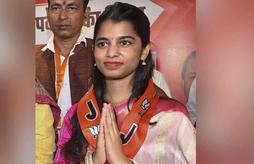 अलीनगर सीट पर मैथिली ठाकुर की बढ़त बरकरार, शुरुआती रुझानों में मिला 14,635 वोट