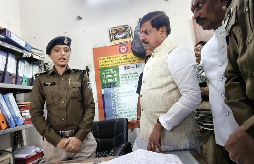मुख्यमंत्री डॉ. यादव ने एमजी रोड़ थाने का किया औचक निरीक्षण