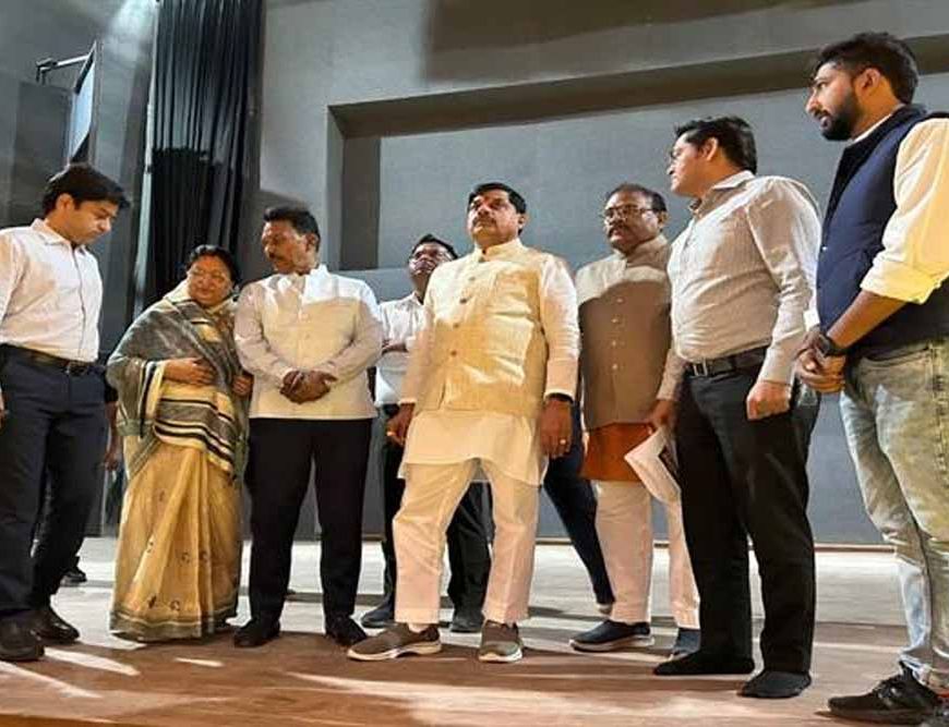 मुख्यमंत्री डॉ. यादव ने ऐतिहासिक और धार्मिक धरोहर गोपाल मंदिर का किया औचक निरीक्षण