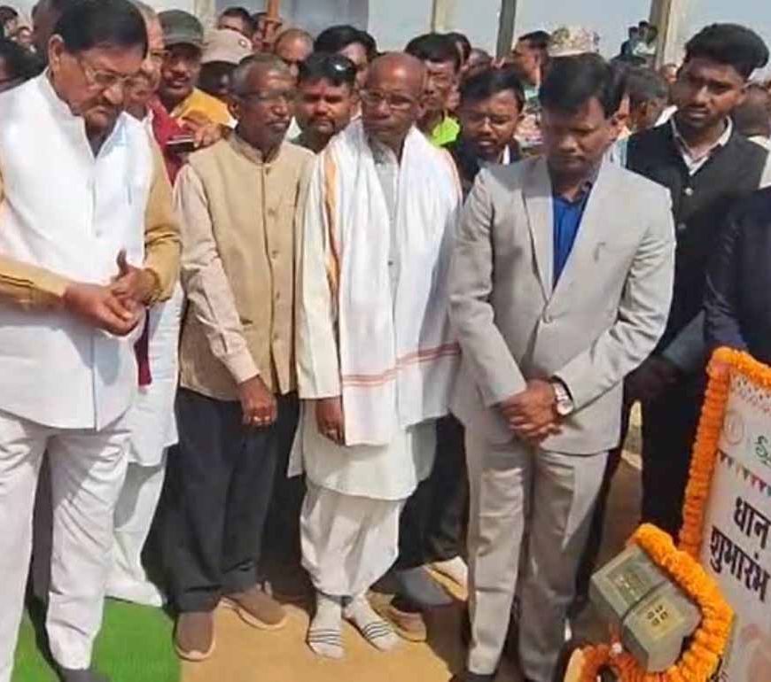 छत्तीसगढ़ में धान खरीदी शुरू: खाद्य मंत्री बघेल ने पूजा-अर्चना कर दी प्रक्रिया को हरी झंडी