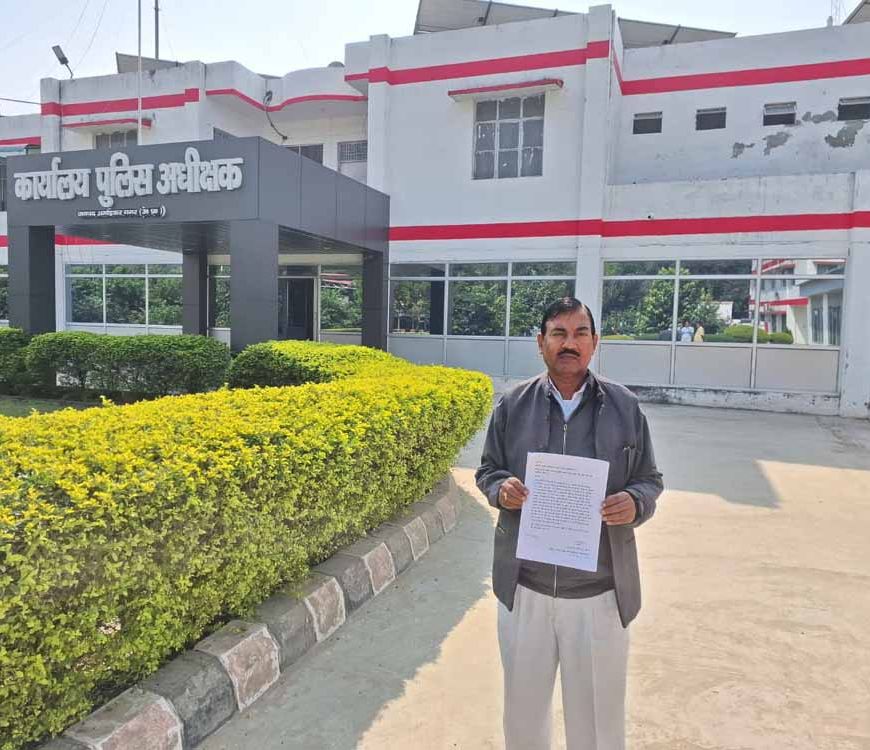 सपा MLA राम अचल राजभर पर जमीन कब्जे का आरोप, फिर विवादों में घिरे