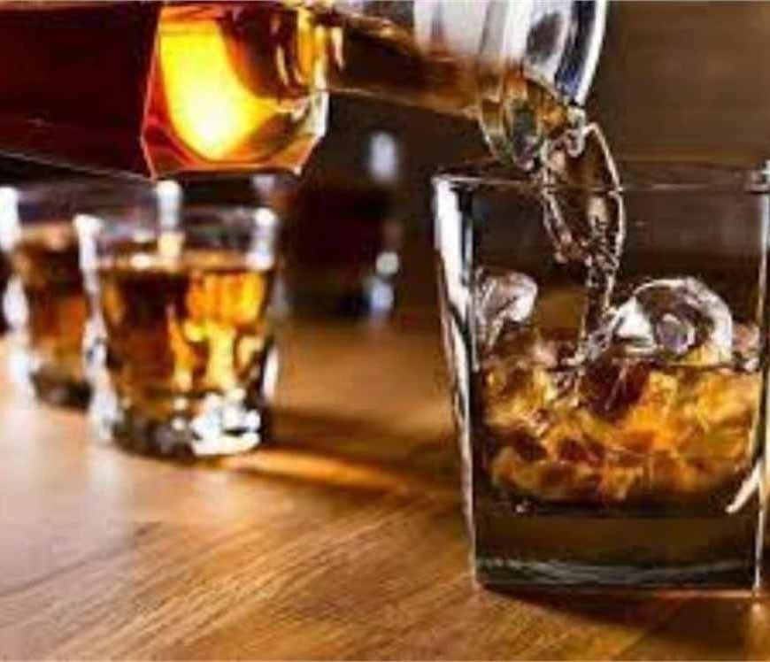 हरियाणा DGP की सख्त चेतावनी: शराब ठेकों के बाहर बैठकर पीते मिले तो होगी बड़ी कार्रवाई