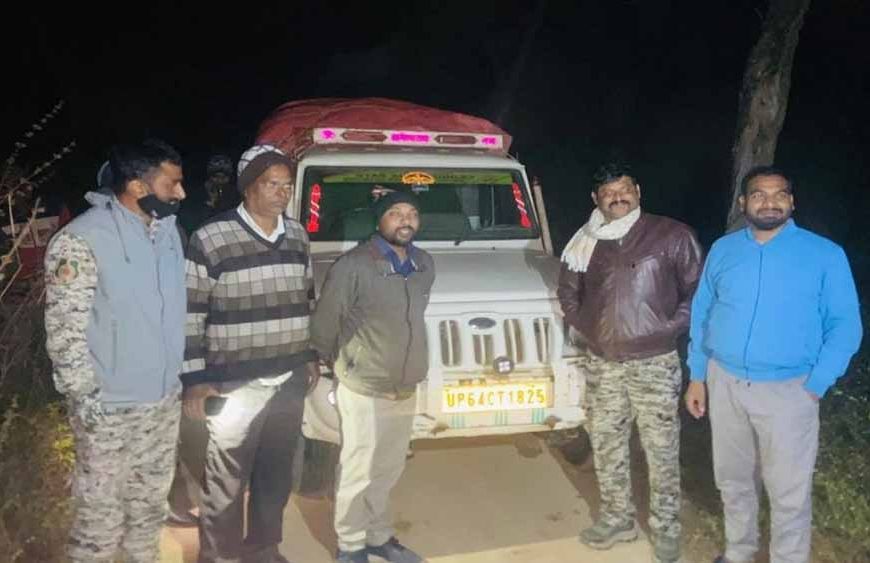 अवैध धान परिवहन पर बड़ी कार्रवाई: यूपी नंबर की 3 पिकअप से 210 बोरी जब्त, मालिक-चालकों पर FIR