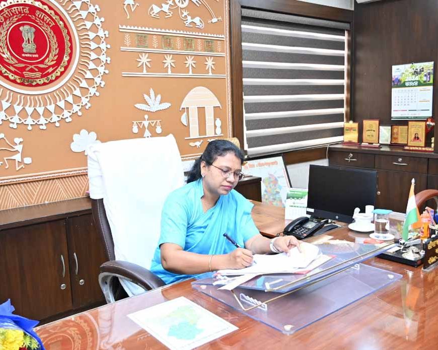 गौरेला पेंड्रा मरवाही : कलेक्टर ने आदिवासी बालक छात्रवास निमधा का निरीक्षण किया