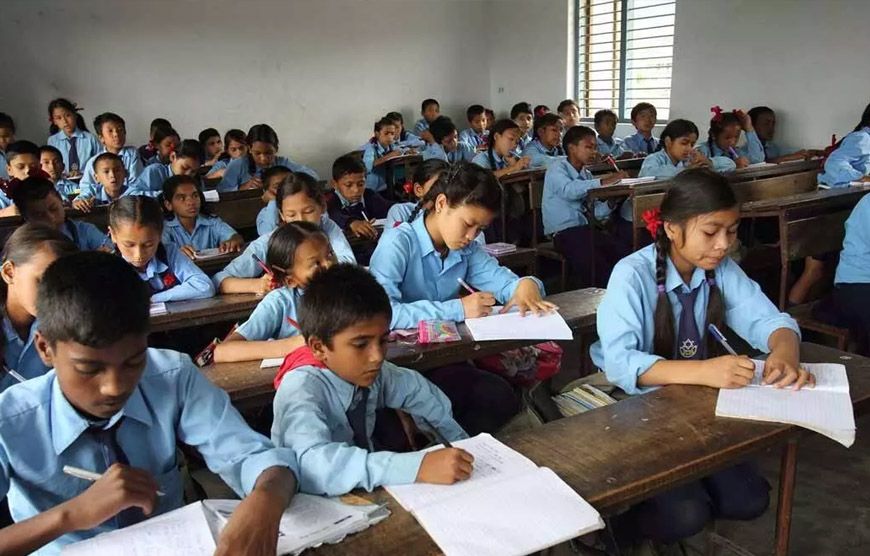 UP के स्कूलों में नई शिक्षा नीति लागू: अब बिना बैग के जाएंगे बच्चे, पढ़ाई होगी और मजेदार