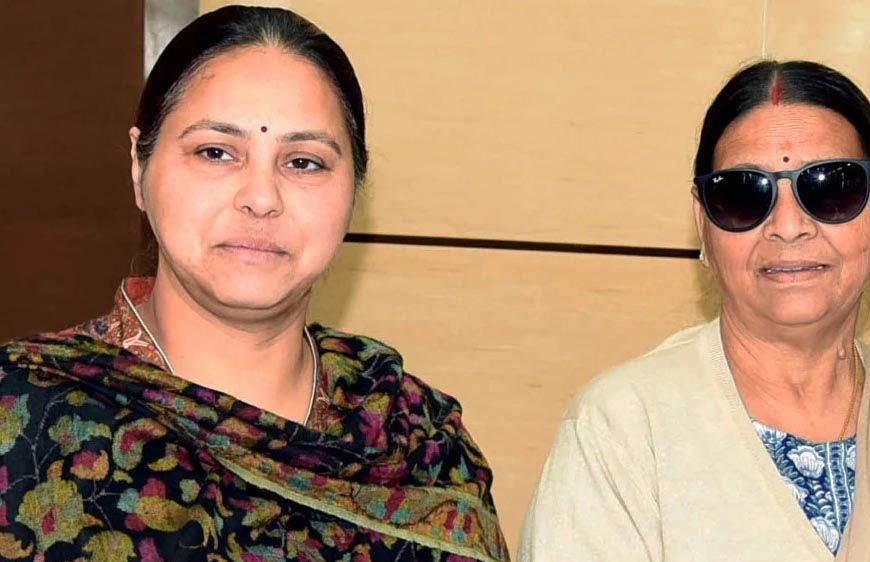 रोहिणी के साथ लालू-राबड़ी की तीन और बेटियां घर छोड़कर गईं, बवाल थमने का नाम नहीं ले रहा