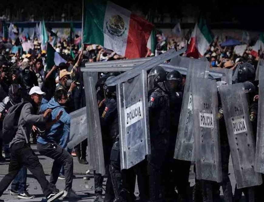 Zen-G विवाद पर भड़का विरोध: युवाओं और पुलिस के बीच झड़प