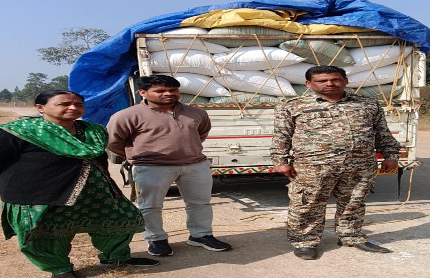 रायपुर : राजस्व टीम ने साईंटागर बैरियर के पास 60 बोरी अवैध धान परिवहन करते किया जब्त