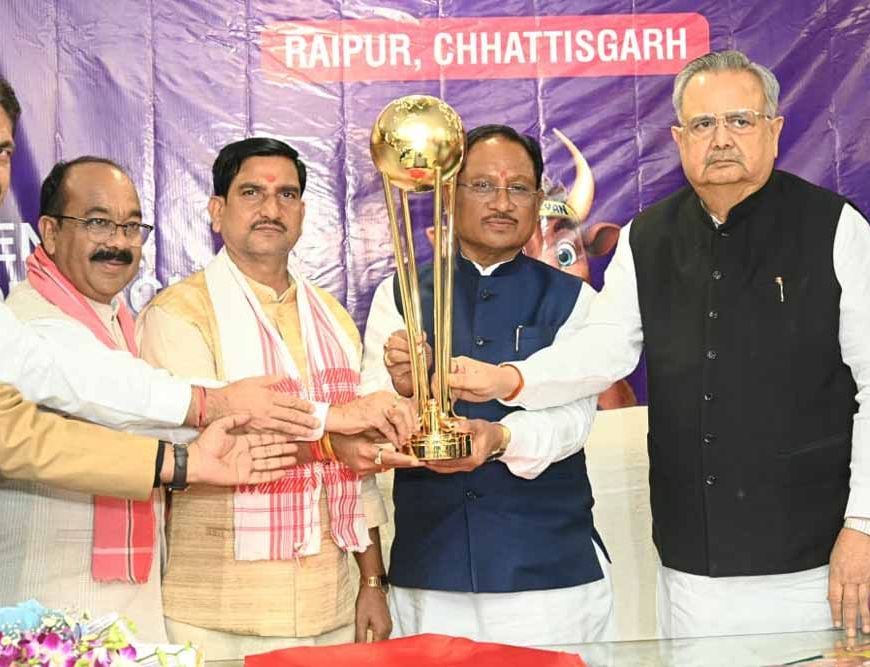 मुख्यमंत्री और विधानसभा अध्यक्ष ने हॉकी मेन्स जूनियर वर्ल्ड कप ट्रॉफी 2025 का किया भव्य अनावरण