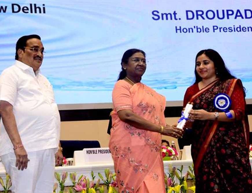 जल संचय के क्षेत्र में श्रेष्ठ पहल के लिए गुना नगरीय निकाय को राष्ट्रपति मुर्मू ने किया सम्मानित