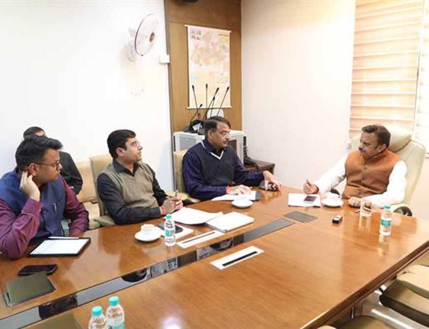 नियमित फॉलोअप करें और समयसीमा में उच्च गुणवत्ता के साथ कार्य करें पूर्ण: उप मुख्यमंत्री शुक्ल