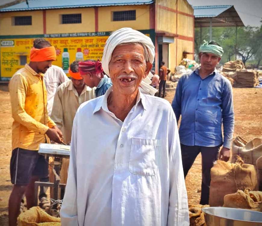 धान विक्रय में हुई सुगमता से प्रसन्नचित है बुजुर्ग किसान कोल्हु राम साहू
