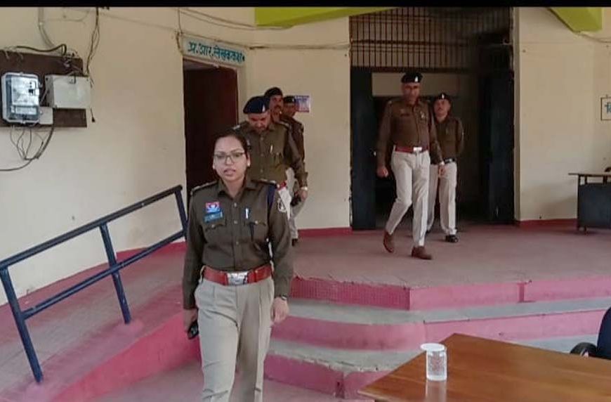 SP रत्ना सिंह का औचक निरीक्षण