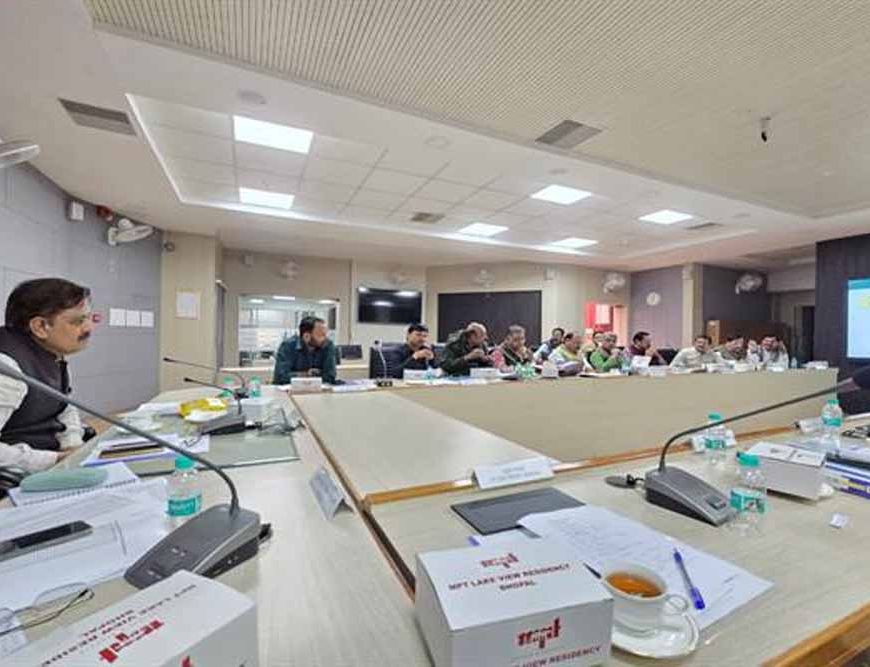 एसआईआर कार्य के लिए प्रत्येक मतदाता के घर अनिवार्य रूप से जाएं बीएलओ