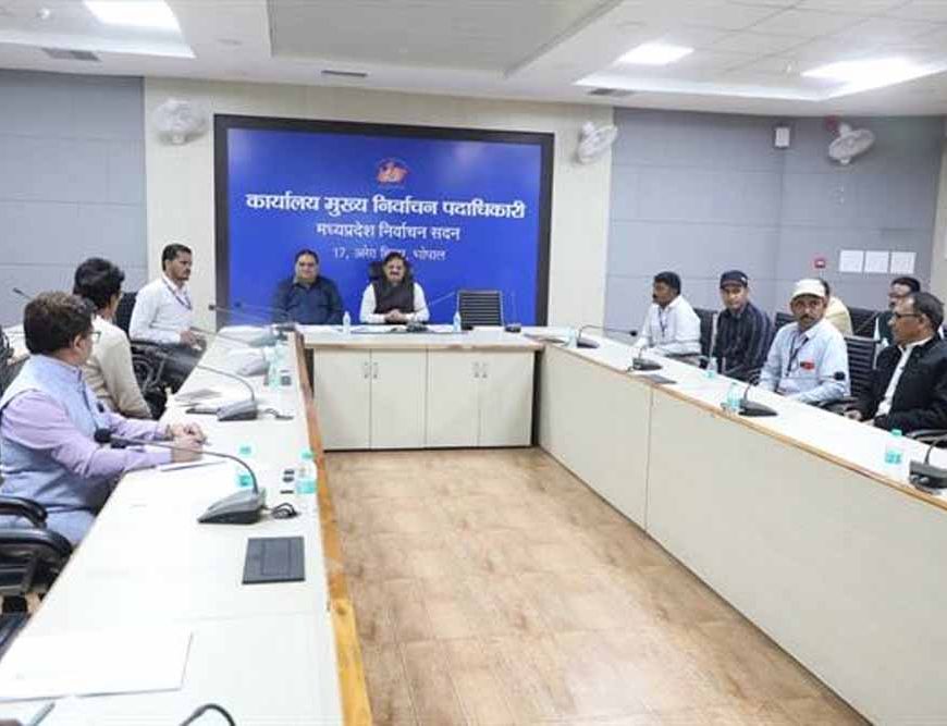 कलेक्टर एवं जिला निर्वाचन अधिकारी बीएलओ से संवाद कर प्रतिदिन कार्य की करें समीक्षा