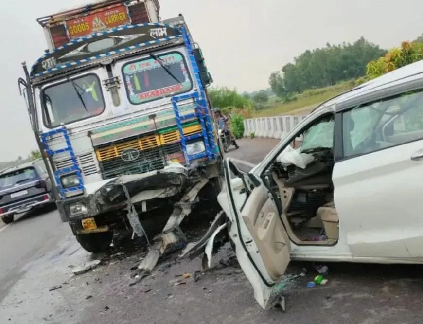 गुना में तेज रफ्तार कार ट्रक से भिड़ी, तीन दोस्तों की मौके पर मौत