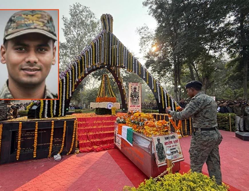 माओवादी मुठभेड़ में शहीद हुए आशीष शर्मा को अंतिम विदाई, बालाघाट के एसपी और जवानों की आंखों में आंसू
