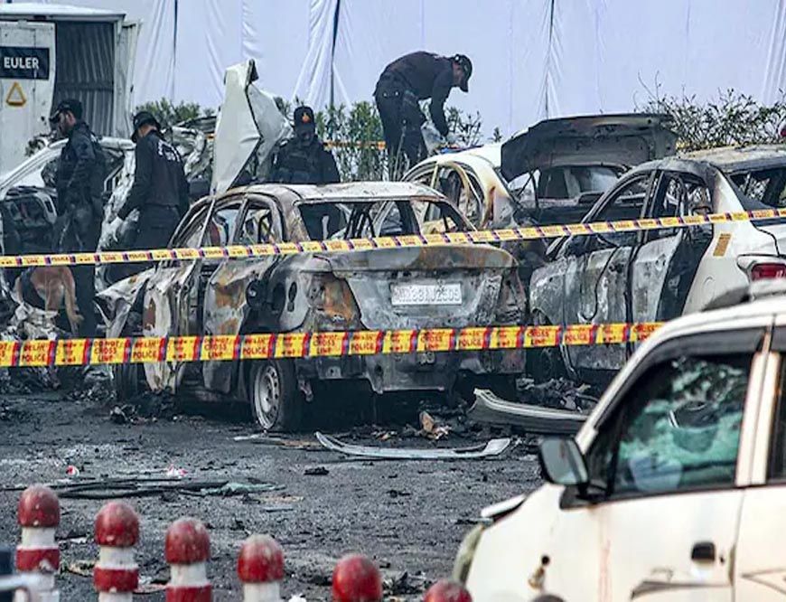 दिल्ली ब्लास्ट में नया मोड़, i20 कार का इंतजाम करने वाले 4 डॉक्टर गिरफ्तार, मास्टरमाइंड होने का आरोप