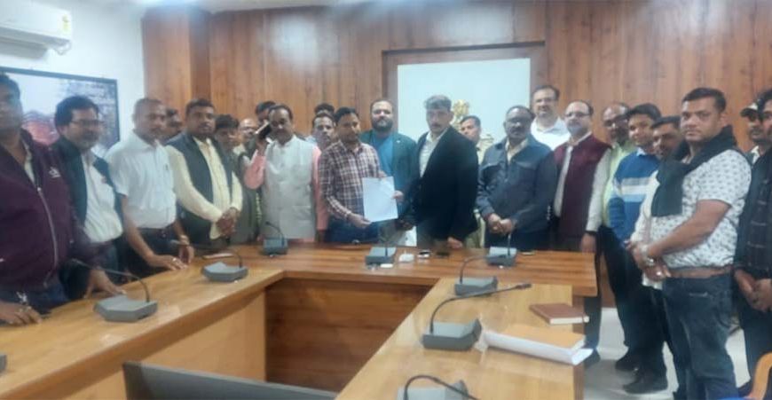 कबीरधाम में सहकारी समिति प्रबंधकों और ऑपरेटर्स की हड़ताल स्थगित