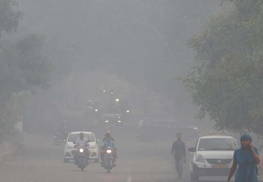 दिल्ली-एनसीआर में हवा और जहरीली: AQI 400 पार, धुंध की चादर से बढ़ी चिंता