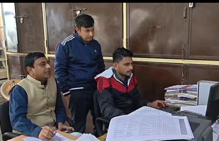 SIR रिव्यू में लापरवाही पर बुरहानपुर के 17 अधिकारियों-कर्मचारियों को नोटिस, दो बीएलओ हुए सम्मानित