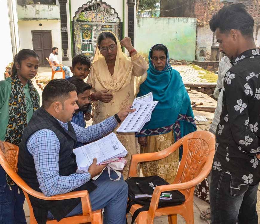 SIR पर फिर सुप्रीम कोर्ट की कड़ी नजर, चुनाव आयोग को भेजा नोटिस