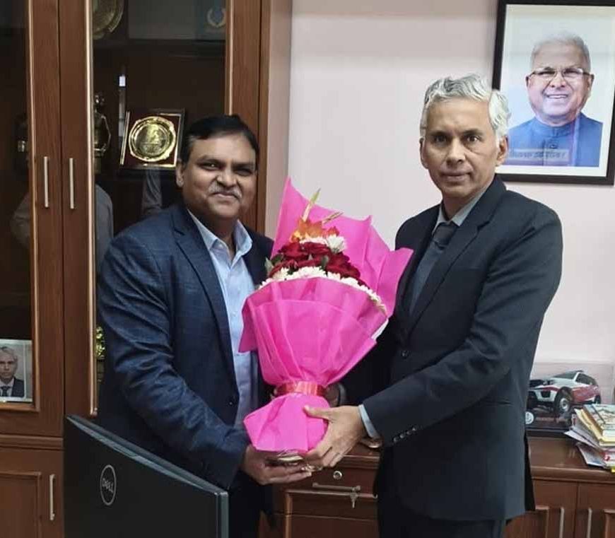 भोपाल दुग्ध संघ की भौतिक एवं वित्तीय प्रगति की समीक्षा की, ‘दूध का दूध, पानी का पानी अभियान’ पर प्रसन्नता व्यक्त की