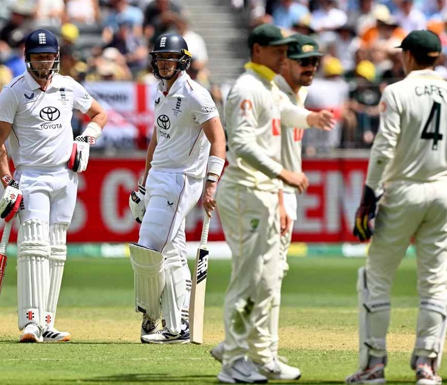 इंग्लैंड 164 पर सिमटी, ऑस्ट्रेलिया के सामने एशेज जीत के लिए आसान लक्ष्य