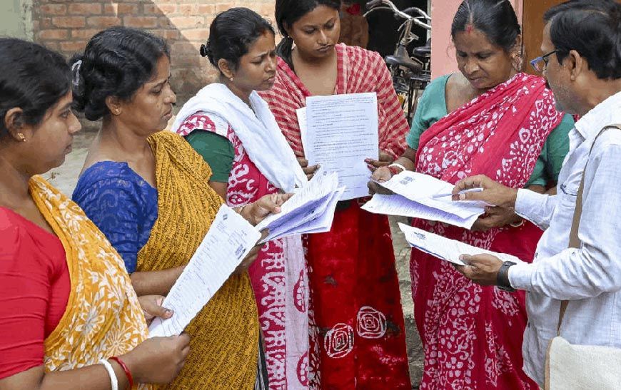 बंगाल में चौंकाने वाला खेल: इस जिले में वोटर 105% बढ़े, ममता बनर्जी क्यों हुईं SIR से बेचैन?