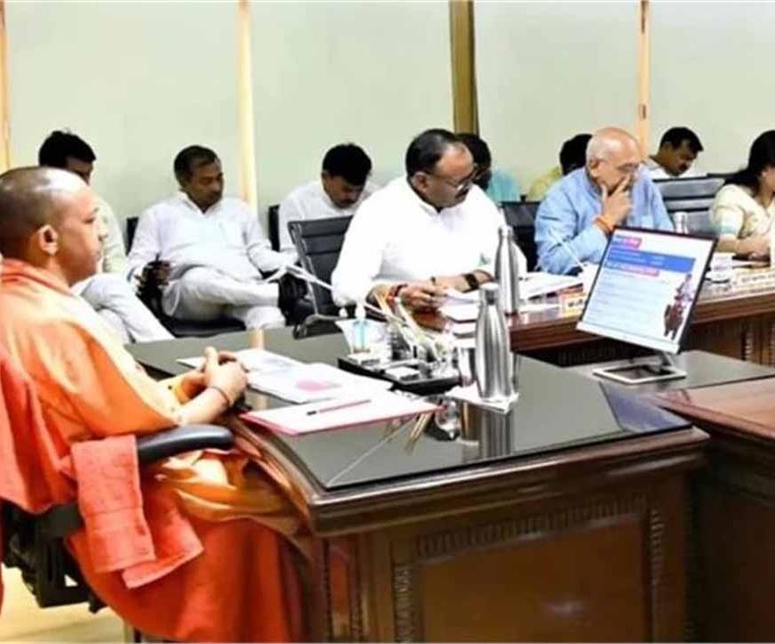 सीएम योगी का कड़ा आदेश: अंत्योदय कार्ड धारकों व 70+ बुजुर्गों के आयुष्मान कार्ड जल्द बनें