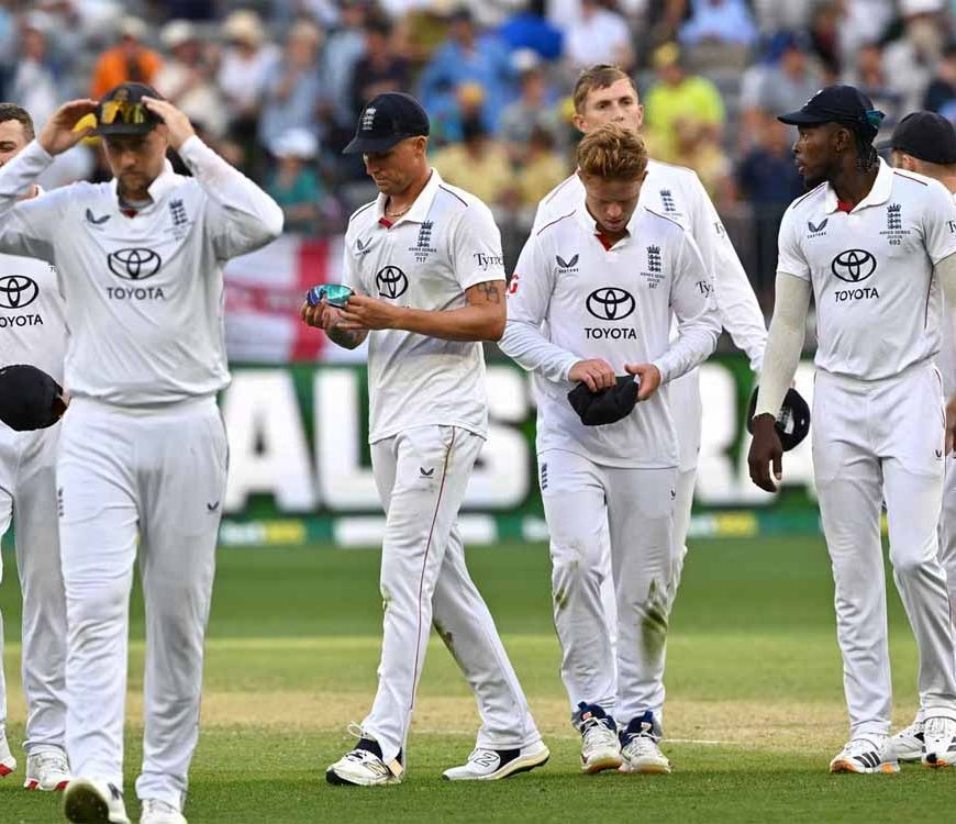 पर्थ में इंग्लैंड की करारी हार… पूर्व कप्तान भड़के, बोले— टीम को भारी नुकसान होगा!