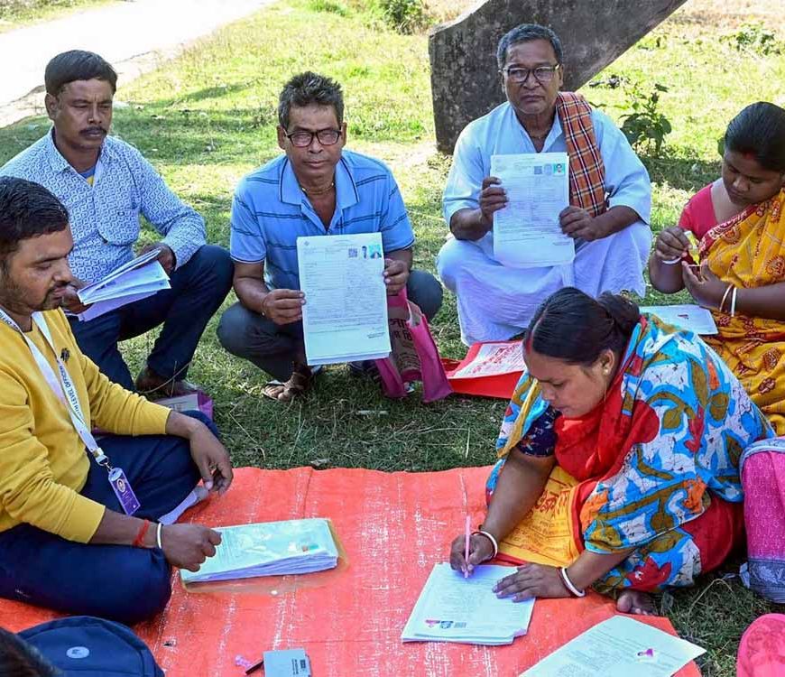 37 साल से लापता बेटा SIR ने ढूंढ़ निकाला! जानिए बंगाल में कैसे हुआ चमत्कार