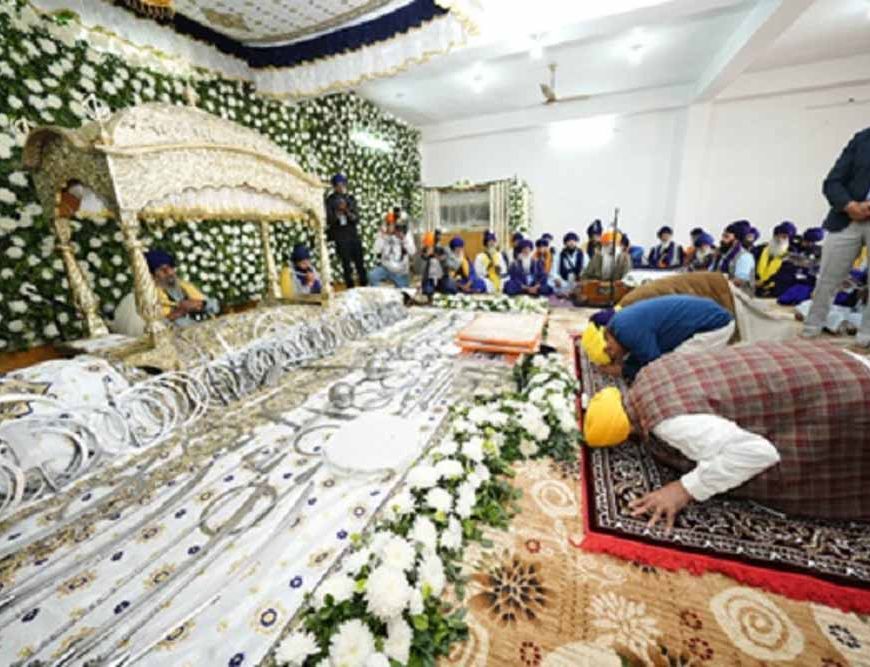 गुरु तेग बहादुर शहीदी दिवस: पंजाब CM ने आनंदपुर साहिब में अखंड पाठ साहिब पर लगाई हाज़िरी