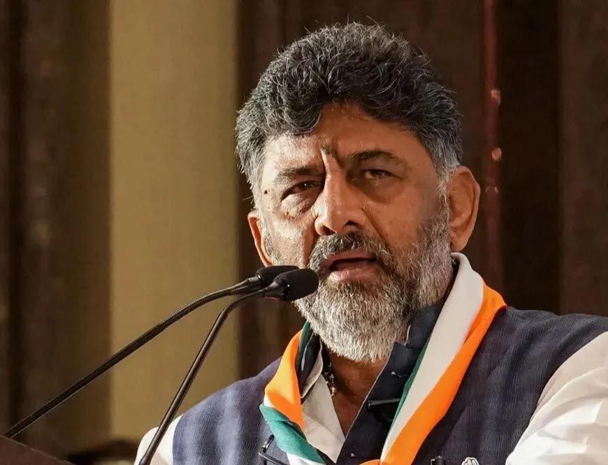 कर्नाटक कांग्रेस में उथल-पुथल तेज, शिवकुमार गुट ने हाईकमान पर दबाव बढ़ाया—विधायकों का तीसरा बैच दिल्ली पहुँचा