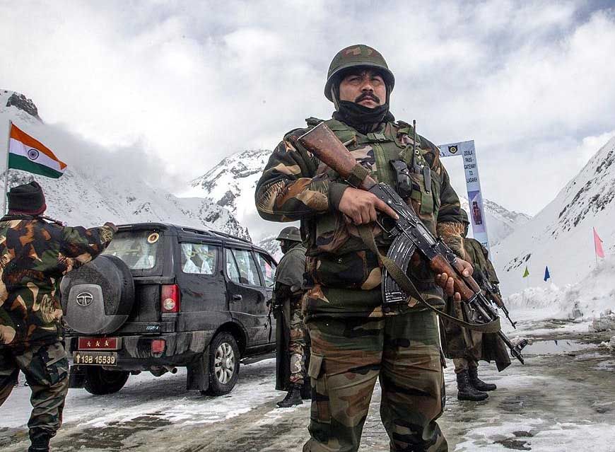 पाकिस्तान बॉर्डर पर तनाव, एलओसी पर भारी फौज तैनात, सेना हाई अलर्ट पर