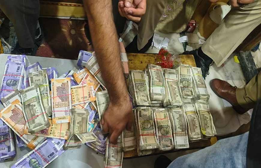 उत्पाद अधीक्षक के ठिकानों पर छापा: 12.43 करोड़ की संपत्ति बरामद, अधिकारी बोले– मैं बेगुनाह हूं