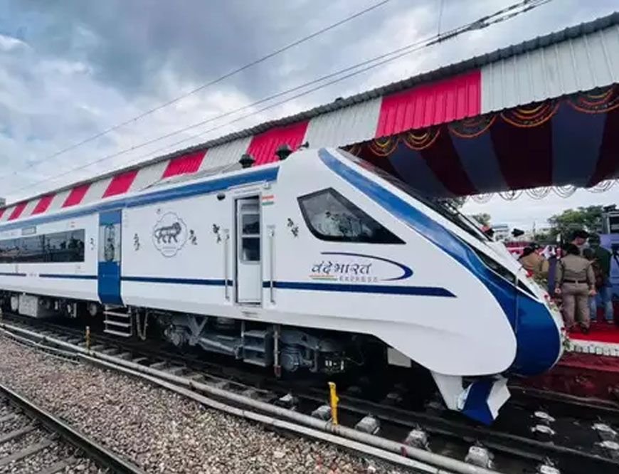 इंदौर से नागपुर के लिए वंदे भारत ट्रेन बढ़े कोच के साथ रवाना
