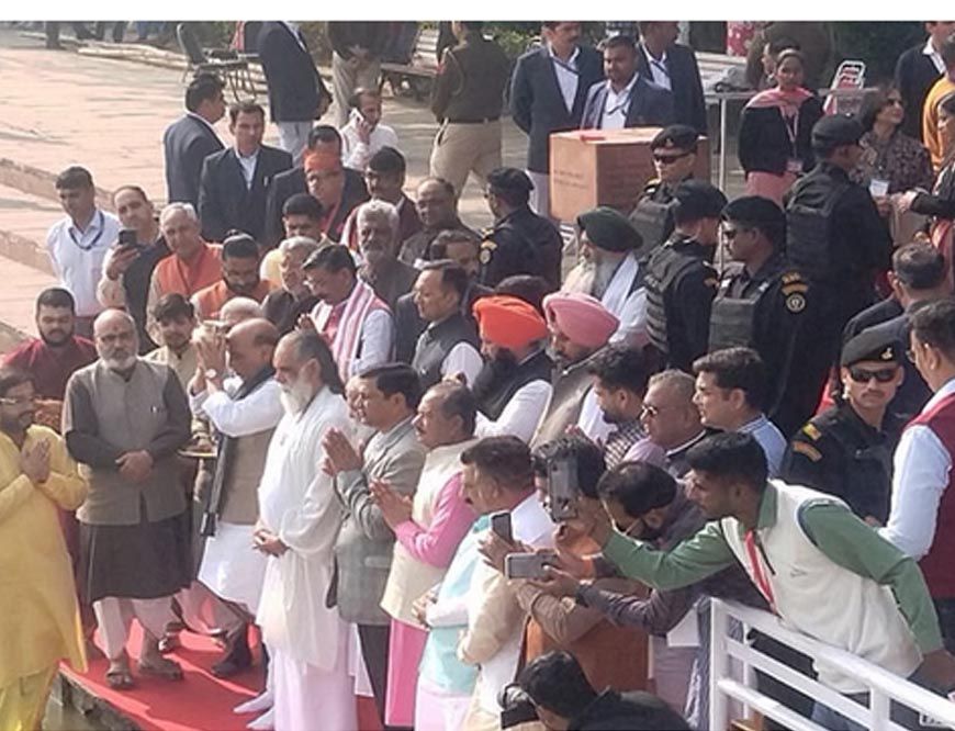 रक्षा मंत्री राजनाथ सिंह कुरुक्षेत्र पहुंचे, ब्रह्म सरोवर पर किया हवन-पूजन और हरियाणा पवेलियन का उद्घाटन