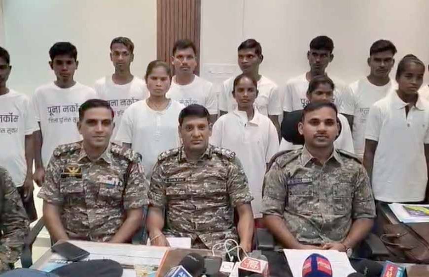 15 माओवादी सरेंडर, इनमें 5 महिलाएँ; कुल 48 लाख का इनाम घोषित