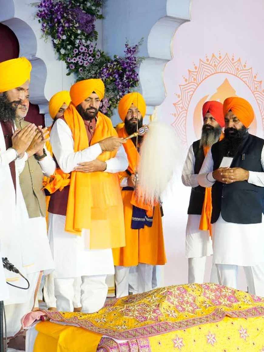 350वें शहीदी दिवस पर हरियाणा CM ने की पवित्र ‘पलकी सेवा’, पंज प्यारों की अगुवाई में हुआ श्री गुरु ग्रंथ साहिब जी का प्रकाश