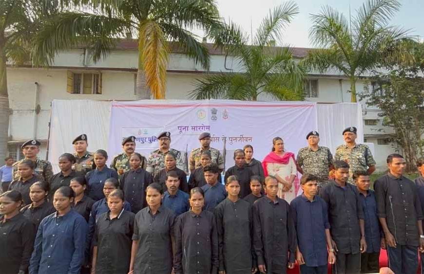 नारायणपुर में सुरक्षाबलों की बड़ी कामयाबी: 89 लाख के इनामी समेत 28 माओवादी सरेंडर
